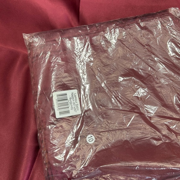 Luxurious Burgundy Satin Wedding Napkins - Picture 1 of 2